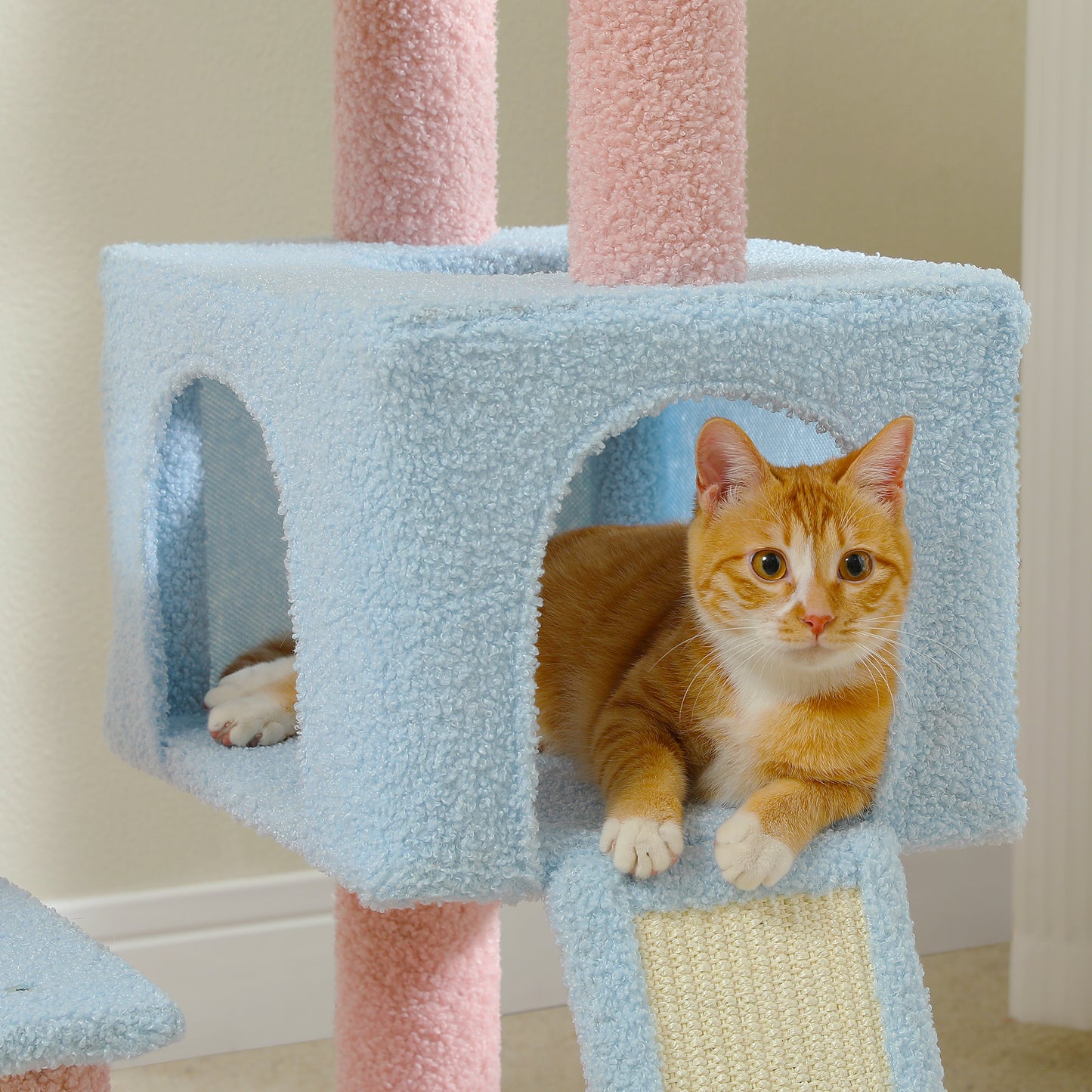 47.3" Flower Cat Tree – Multi-Level Cat Tower with Scratching Posts & Cozy Condo